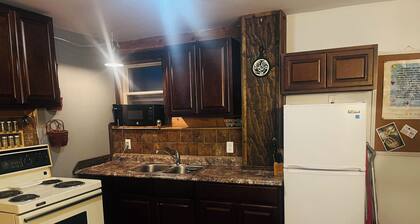 Cozy 1 bedroom close to dt next to river