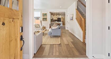 Bachelor Bliss - Road to Mt Bachelor, Trails, Hot Tub, Detached ADU