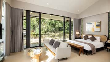 Down duvets, free minibar, in-room safe, desk