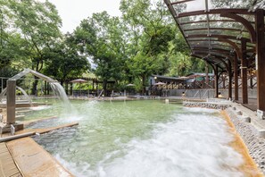 Outdoor spa tub - Butterfly Valley Resort by Cosmos Otium (Wanrong)
