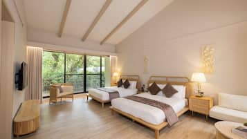 Cubrecamas y minibar con artículos gratuitos