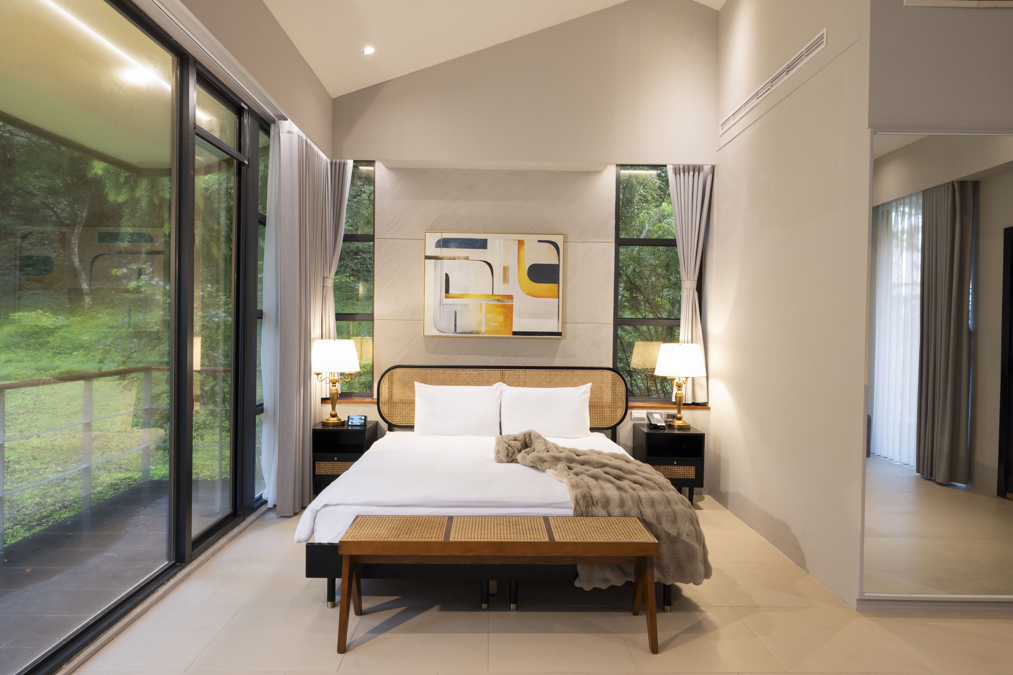 City-Ferienhütte, Bergblick | Daunenbettdecken, kostenlose Minibar, Zimmersafe, Verdunkelungsvorhänge