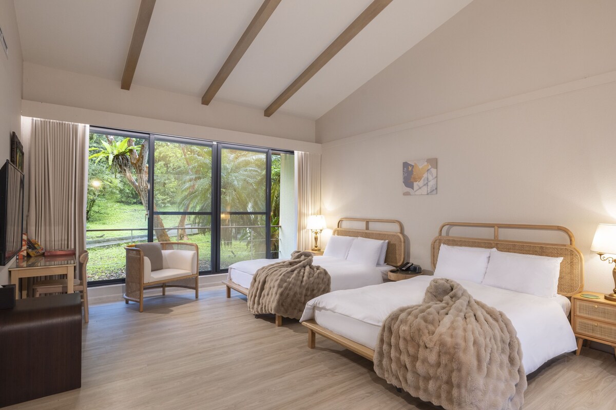 Superior Villa | Down comforters, minibar (free items), in-room safe, blackout drapes