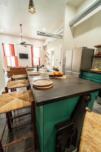 Global Entry Unit 1 - 2nd Floor Walk-up