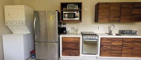 Micro-ondes, four, plaque de cuisson