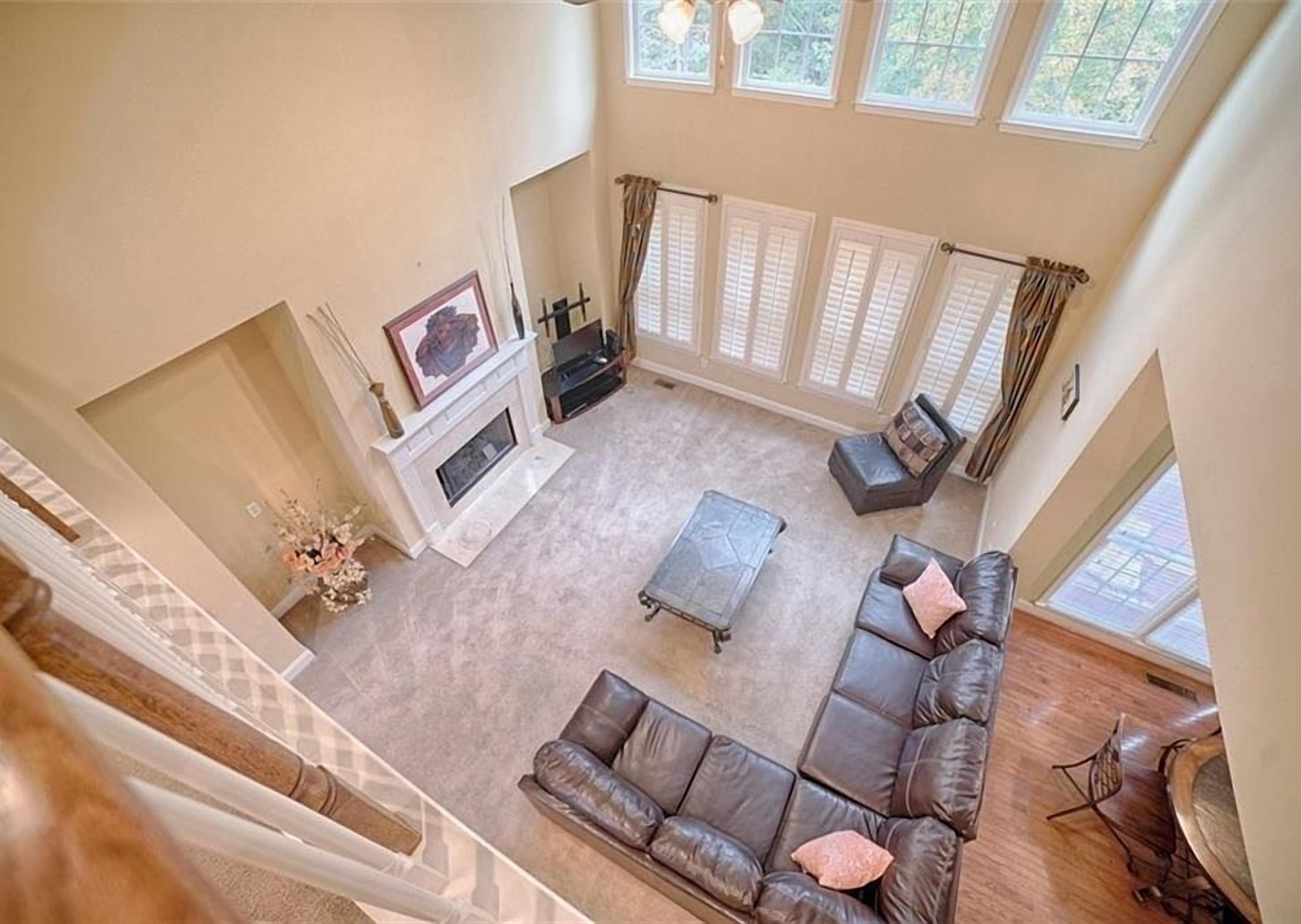 TV connectée, livres, chaîne hi-fi