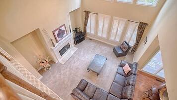 Smart TV, books, stereo