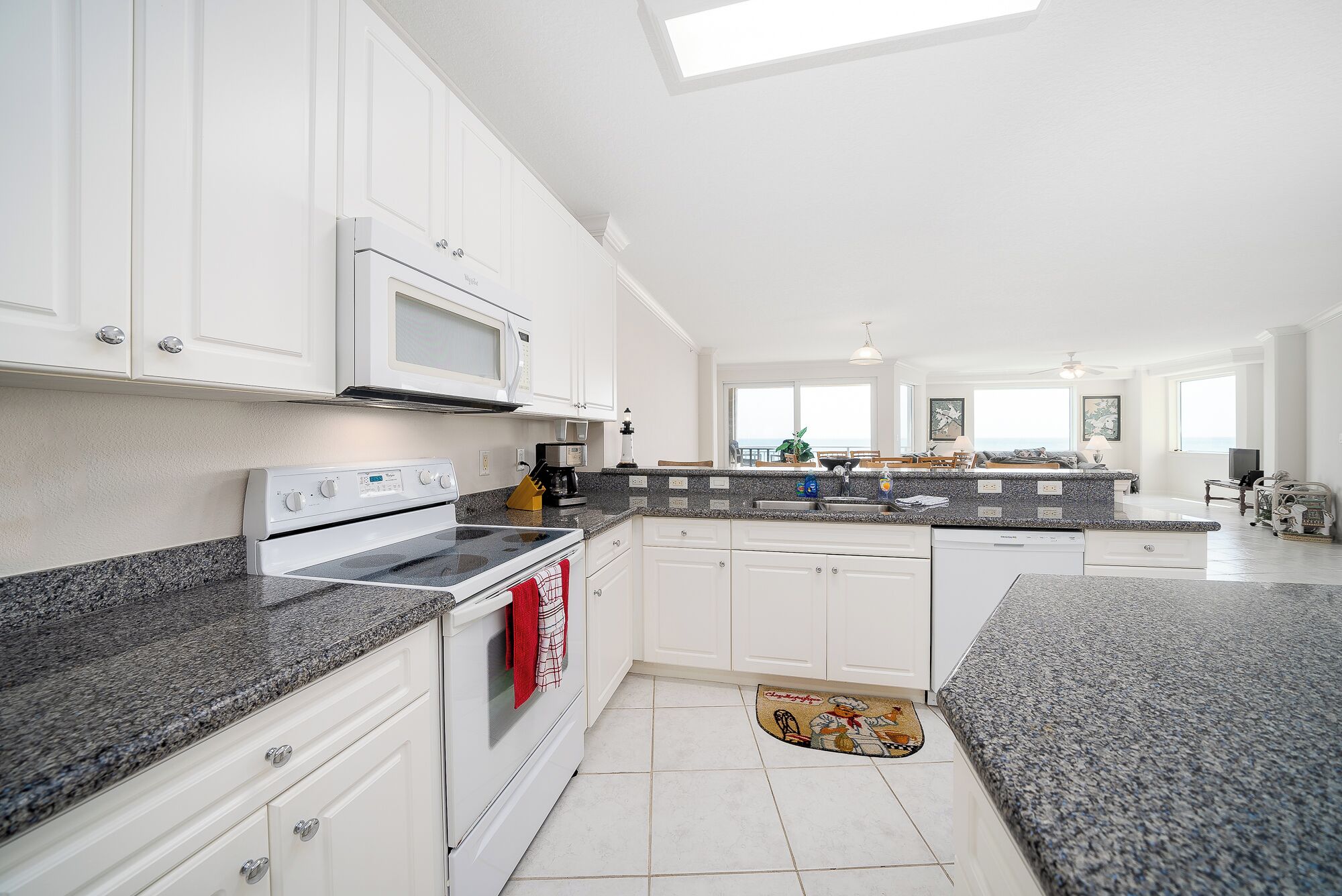 冰箱、微波炉、烤箱、炉灶