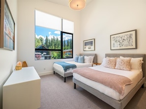 5 bedrooms, iron/ironing board, free WiFi, bed sheets