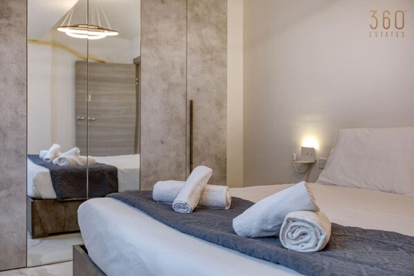 2 bedrooms, desk, iron/ironing board, travel crib