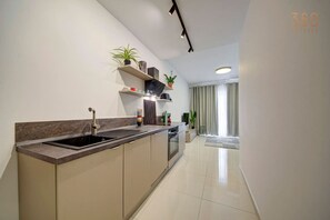 Oven, stovetop, coffee/tea maker, toaster