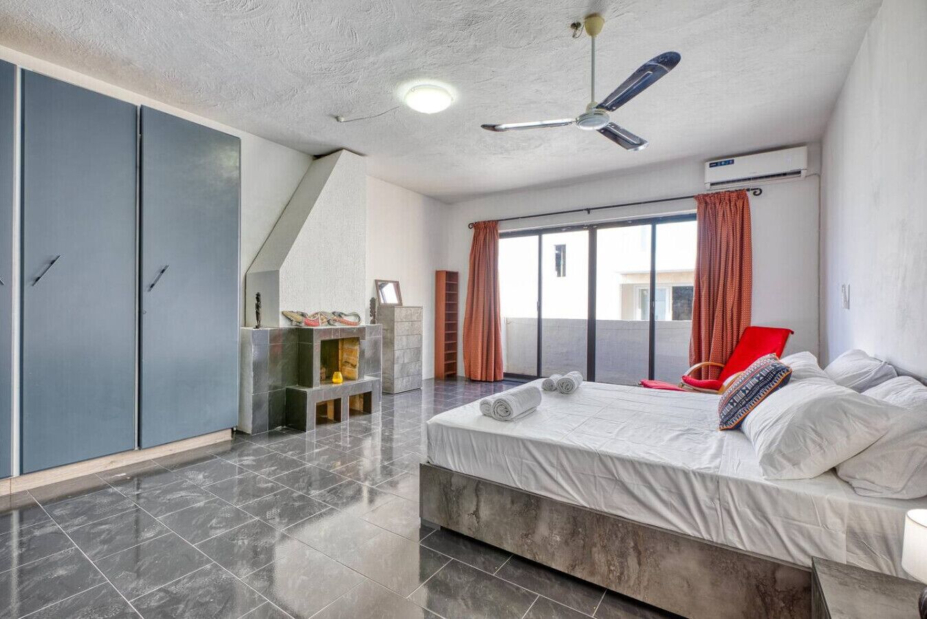 3 slaapkamers, een bureau, wifi, beddengoed