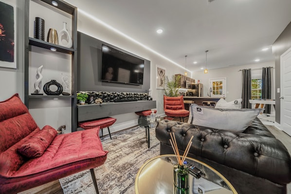 TV, fireplace
