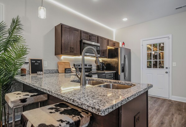 電子レンジ、オーブン、コンロ、食器洗い機