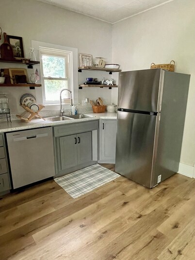 Spacious 3 bedroom, 2 bathroom Home!