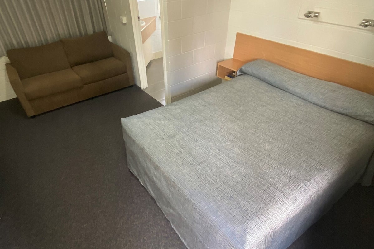 Standard Double Room, Patio, Garden View | Iron/ironing board, free WiFi, wheelchair access