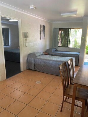 패밀리룸, 파티오, 정원 전망 | 다리미/다리미판, 무료 WiFi, 휠체어로 이용 가능