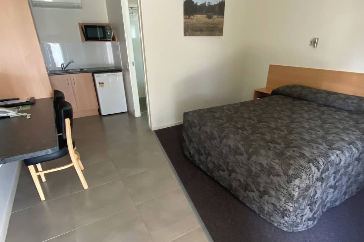 Deluxe Double Room, Patio, Garden View | Iron/ironing board, free WiFi, wheelchair access