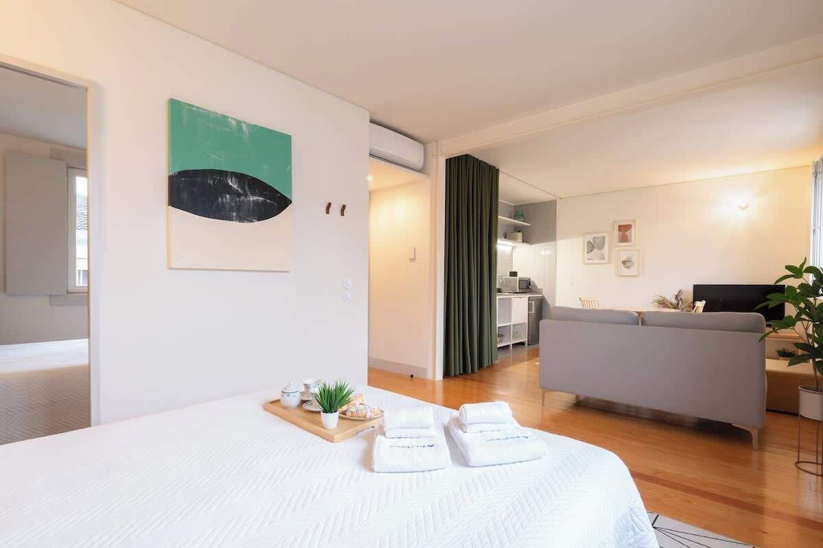 2 bedrooms, iron/ironing board, free WiFi, bed sheets