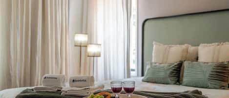 6 slaapkamers, een strijkplank/strijkijzer, gratis wifi, beddengoed