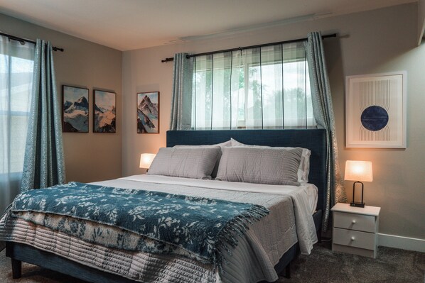 5 bedrooms, iron/ironing board, WiFi, bed sheets