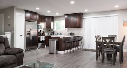 Terrific 5-bedroom bunk house with Jordan River Trail access near downtown SLC