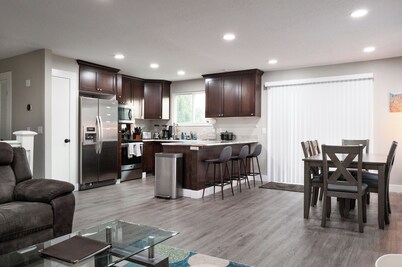 Terrific 5-bedroom bunk house with Jordan River Trail access near downtown SLC