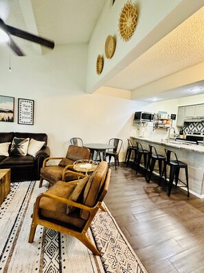 Smart TV, fireplace, DVD player, books - Kid-Friendly Porches Perfect  2-bedroom condo with AC in Branson West (Branson West)