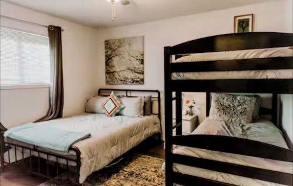 2 Schlafzimmer, Bügeleisen/Bügelbrett, Reisekinderbett, kostenloses WLAN