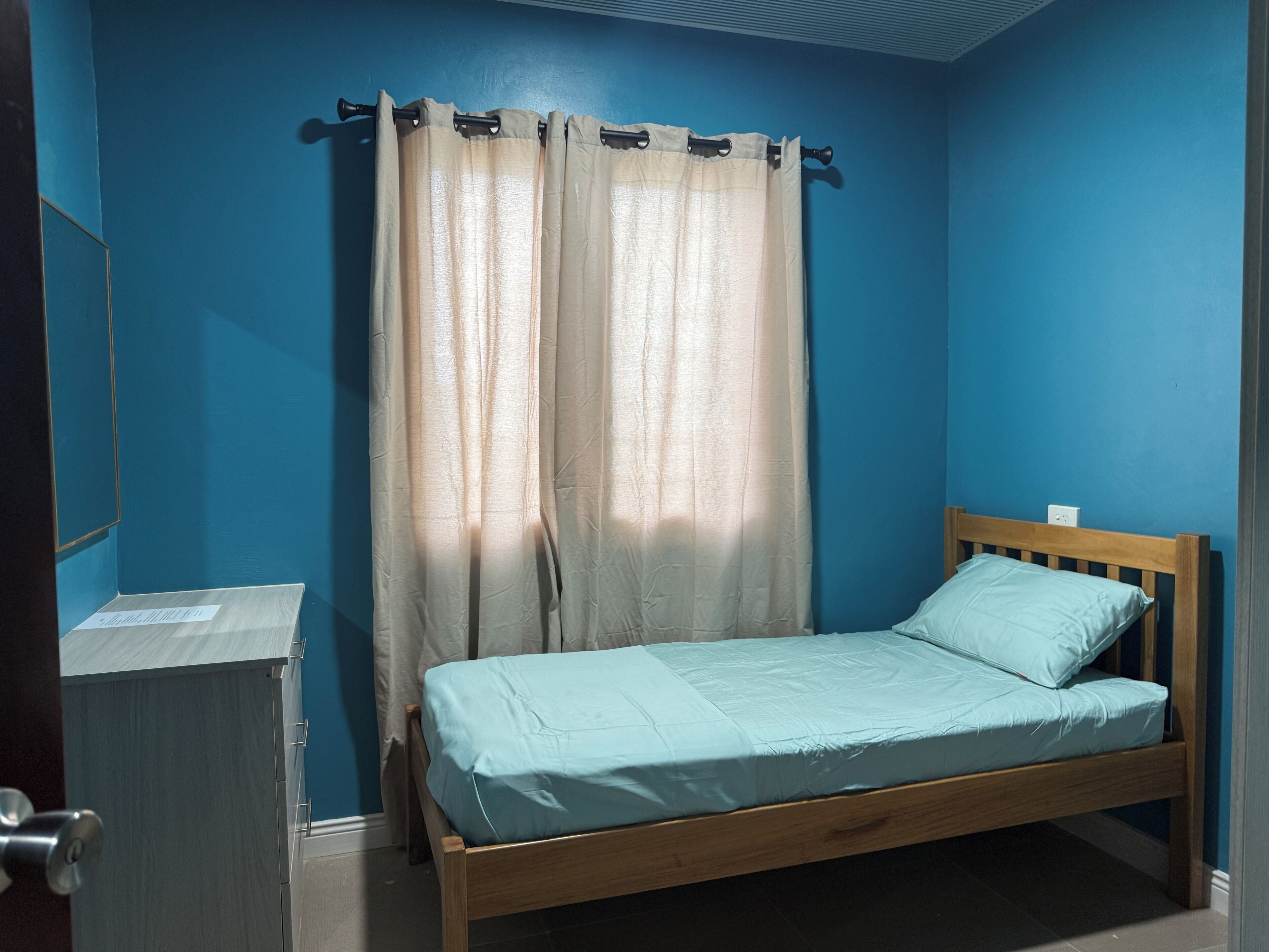 3 bedrooms, desk, iron/ironing board, free WiFi