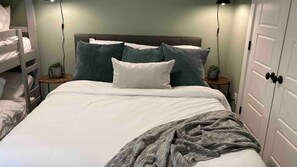 3 chambres, fer et planche à repasser, Wi-Fi, draps fournis