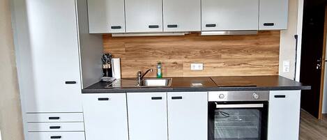 Oven, stovetop, dishwasher, paper towels