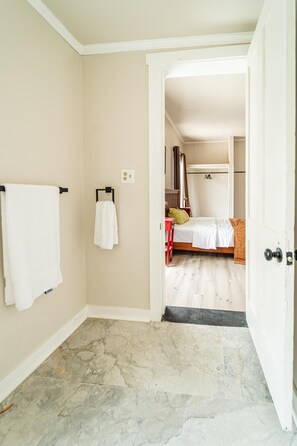 2 soverom, strykejern/-brett, wi-fi og sengetøy