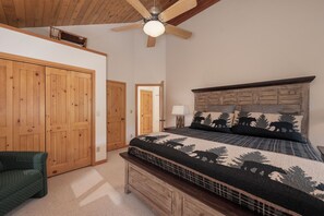 5 Schlafzimmer, Schreibtisch, Bügeleisen/Bügelbrett, Reisekinderbett