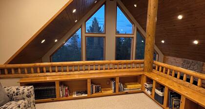 Granby 5BR, 5 Bath home, VIEWS!, HOTTUB, + FIREPIT!