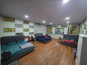 Free WiFi - Red & Blue Guest House (Phnom Penh)
