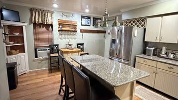 Mikroaaltouuni, uuni, liesi, astianpesukone