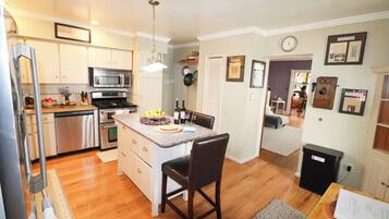 Mikrowelle, Ofen, Herdplatte, Geschirrspüler