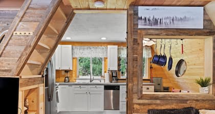 A-Frame @ Entrance to Rainier w/ Hot Tub & WiFi