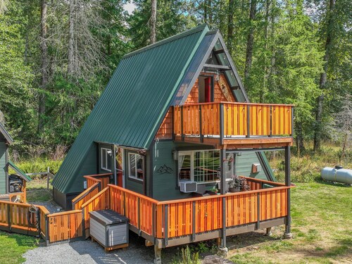 A-Frame @ Entrance to Rainier w/ Hot Tub & WiFi