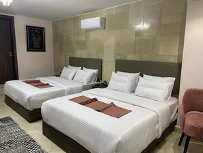 Chambre Quadruple Junior, vue montagne | Coffres-forts dans les chambres