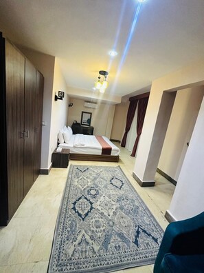 客房內保險箱、筆電工作空間、隔音、熨斗/熨衣板