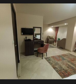 Chambre Double Deluxe, 1 très grand lit, vue ville