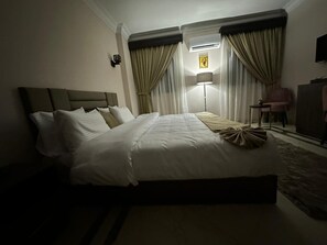 In-room safe, laptop workspace, soundproofing, iron/ironing board -  Aziz Egypt Pyramids View (Giza)