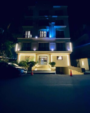 Front of property - Aziz Egypt Pyramids View (Giza)