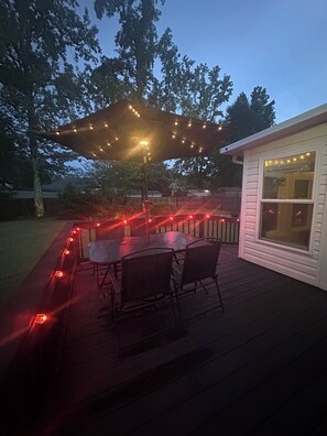 تناول الطعام بالخارج