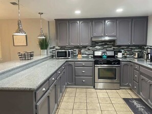 Microondas, horno, parrilla de estufa y lavavajillas 