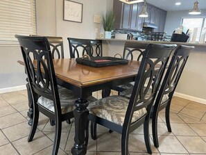 Dining - Comfy Townhome Retreat (Modesto)