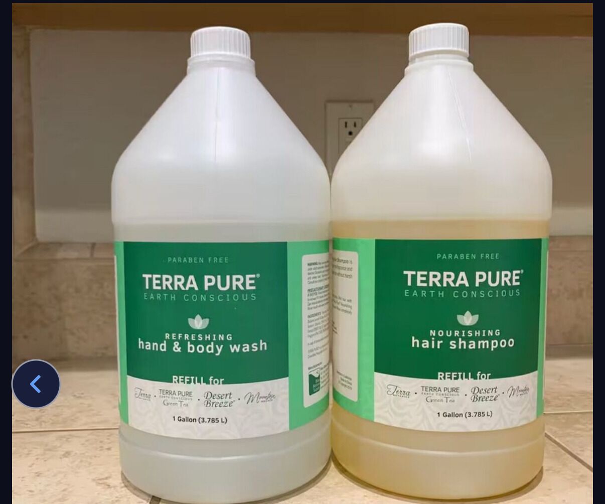 Secador de pelo, toallas, jabón y papel higiénico