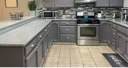 3-bedroom townhome in tranquil Modesto with AC